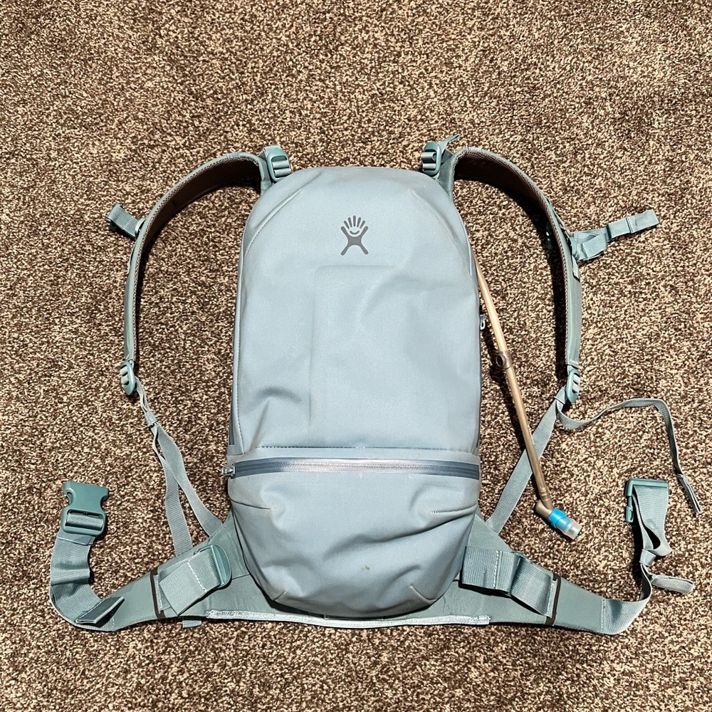 Hydroflask hydro pack.